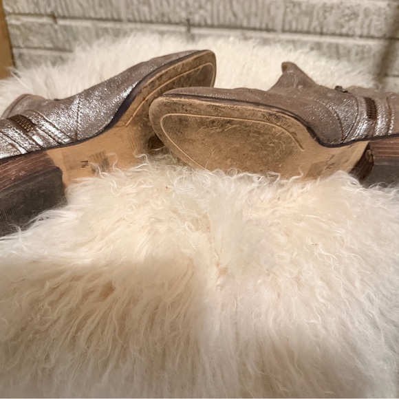 Seychelles Score Rockabilly Distressed Metallic Gray Leather Ankle Boots - Picture 11 of 13